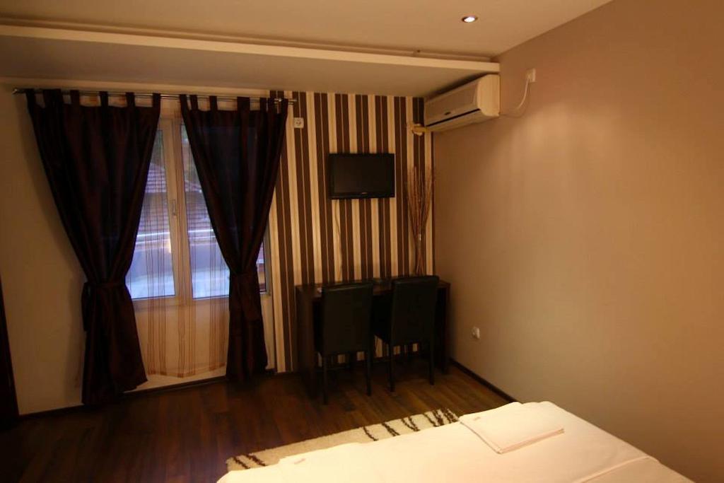 Lira Inn Ni Rom bilde