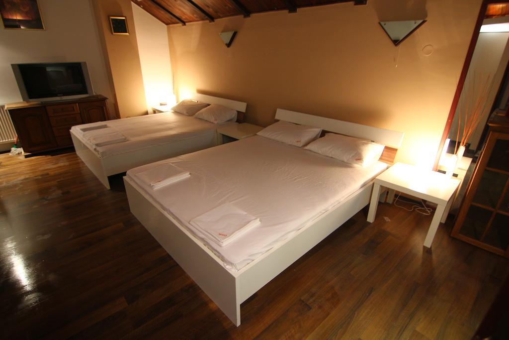 Lira Inn Ni Rom bilde
